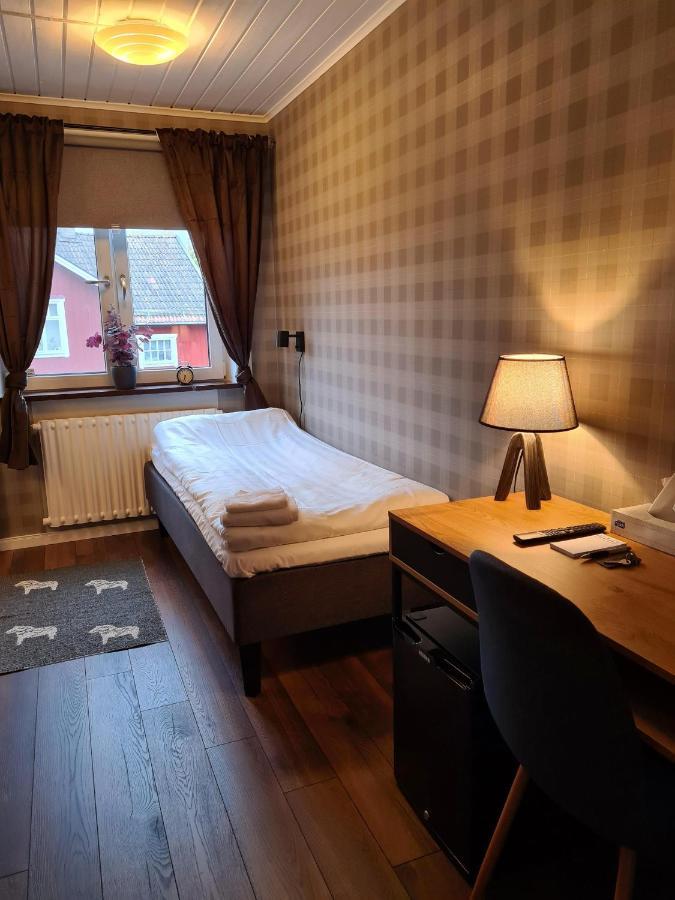 Dala-Jaerna Hotell Och Vandrarhem Exterior photo