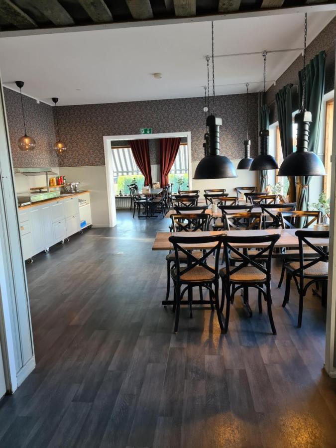 Dala-Jaerna Hotell Och Vandrarhem Exterior photo
